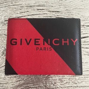 Givenchy folding wallet for men !